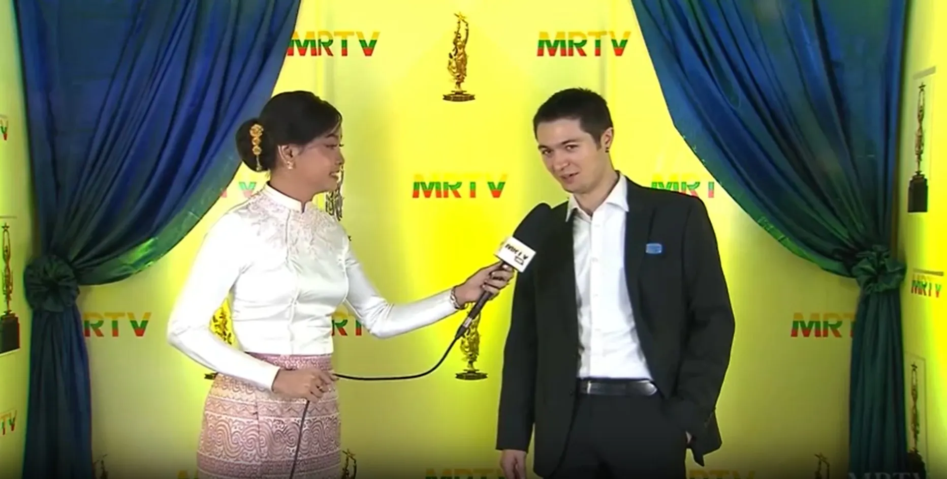 ЭКСПЕРТ ЭТЕРЕ ИИ АЛЕКС ГАТТАРИ ВЫСТУПИЛ С КОММЕНТАРИЯМИ ДЛЯ MRTV В РАМКАХ MYANMAR ACADEMY AWARDS